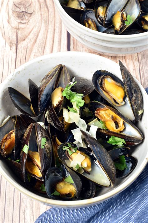 Moules Frites – Belgian Mussels with French Fries (Oven Fries) | Recipe | Fries in the oven ...