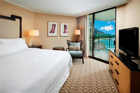 Luxury Waikiki Hotel | Moana Surfrider, A Westin Resort & Spa, Waikiki Beach