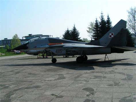 Mikoyan MiG-29 - WalkAround - Photos - English