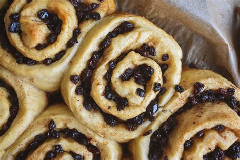 Chelsea Buns Recipe – Plum Deluxe Tea