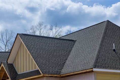 8 Ways to Maintain an Asphalt Shingle Roof