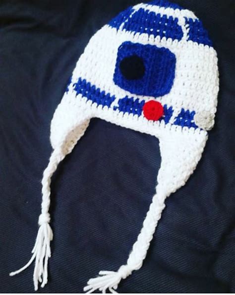 R2D2 Crochet Hat Pattern by StitchesSmitches on Etsy