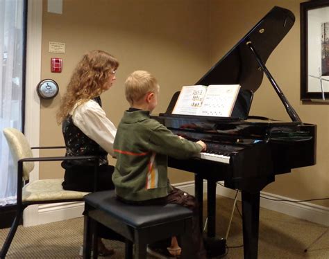 Piano Lessons for Beginners: Choosing a Music Teacher - Joyfulnotes