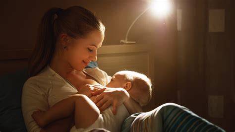 Surprising Benefits of Breastfeeding for Baby and Mama