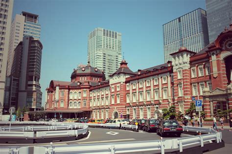 Full of love: Architecture of Tokyo station