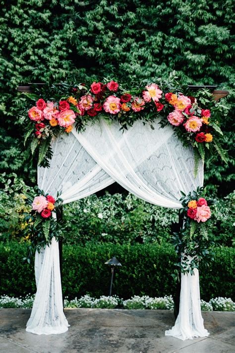 10 Simple and Stunning Wedding Backdrop Ideas on Love the Day