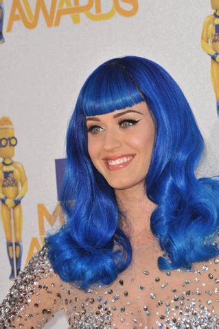 Katy Perry Hairstyles – Wigs.com