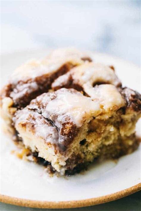 Cinnabon Cinnamon Roll Cake | The Recipe Critic | Cinnabon cinnamon roll cake, Cinnabon cake ...