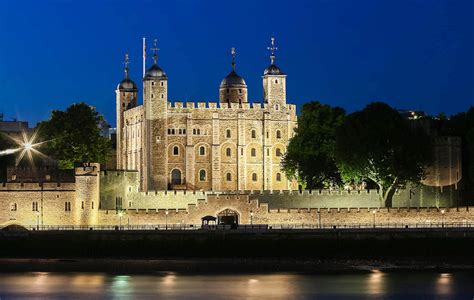 The Ghosts of the Tower of London | Haunted Rooms®