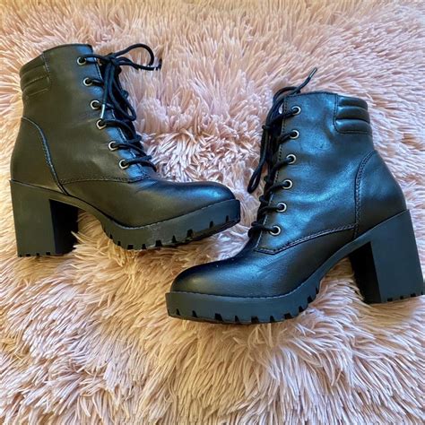 Steve Madden Women's Black Boots | Depop