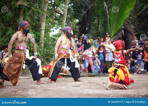 Reog Ponorogo a Traditional Dance from Indonesia Editorial Photography - Image of culture, dance ...