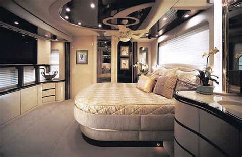 Luxury – Tour Bus