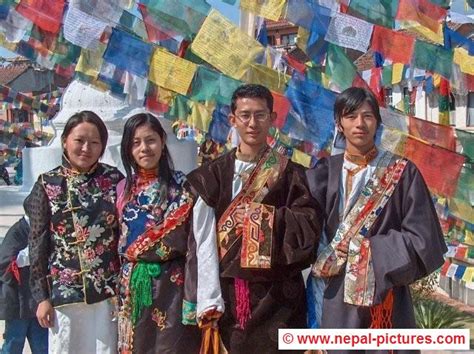 Traditional clothes Losar festival - Nepal-Pictures.com