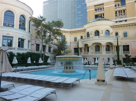 Pictures of the Pool at Bellagio Las Vegas