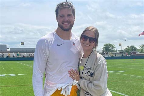 Green Bay Packers Tight End Tucker Kraft Marries Baylee Jandahl in Outdoor Wedding in South Dakota