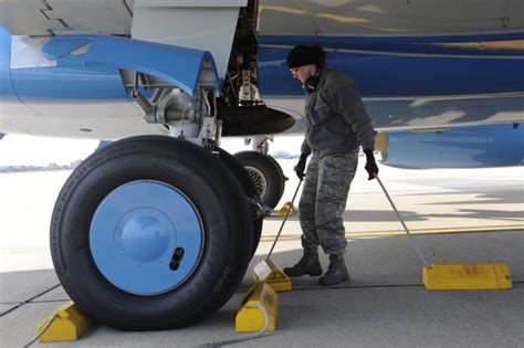 Best Aircraft Wheel Chocks (& RV) [Rubber, Aluminum, Plastic, Foldable]