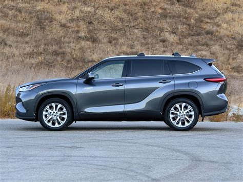 2021 Toyota Highlander Hybrid Test Drive Review - CarGurus.ca