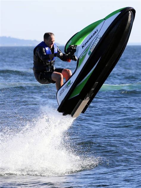 9 Simple Jet Ski Tricks for Beginners – Outdoor Troop