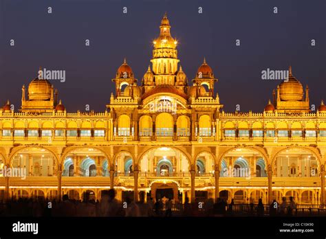 Maharaja Palace, Mysore Palace, illumination at night, Mysore Stock Photo: 35050540 - Alamy