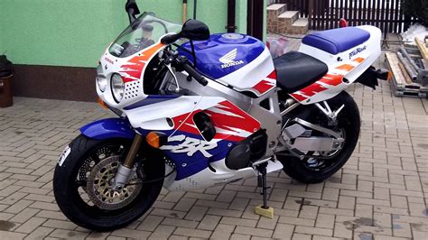 1993 Honda CBR900RR Fireblade - Moto.ZombDrive.COM