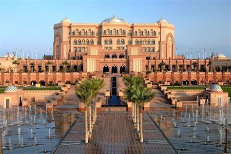 El Emirates Palace de Abu Dhabi logra el premio al mejor resort de playa del mundo | EL CORREO ...