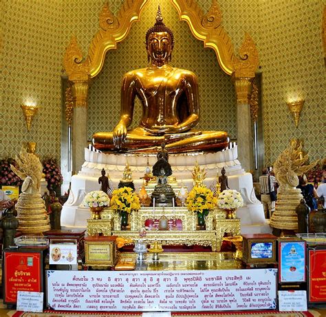 Bangkok's Wat Traimit (Temple of the Golden Buddha) and Wat Pho (Temple of the Reclining Buddha)