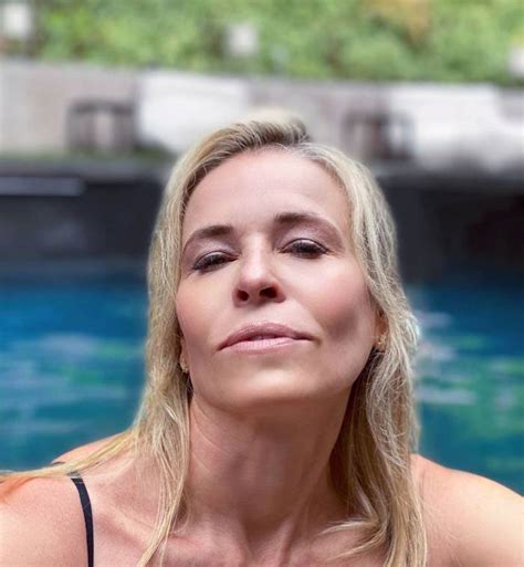 Chelsea Handler Recreates Martha Stewart’s Sultry Pool Selfie: Pic