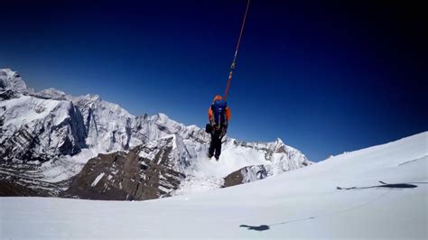 Everest's "Death Zone" Is the Most Dangerous Place In The World - YouTube