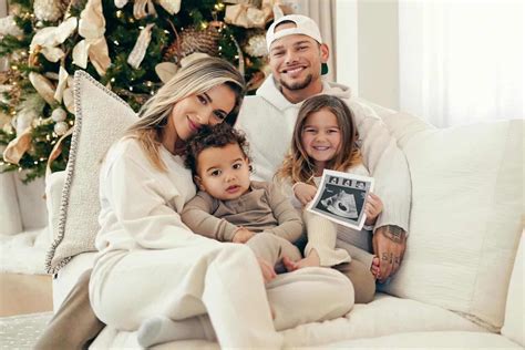 Kane Brown And Wife Katelyn Expecting Third Child: “Last Christmas Of 4” - Music Mayhem Magazine