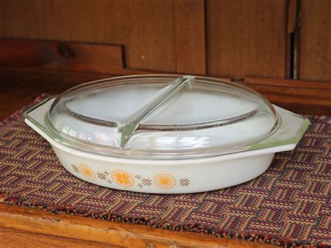 Pyrex Cinderella ~ "Town and Country" ~ Oval ~ Divided Serving/Baking Dish With Lid ~ 1-1/2 Qt ...