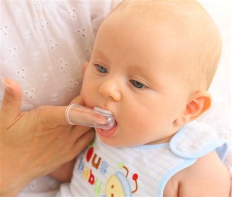 When do I start brushing my baby's teeth? | News | Dentagama