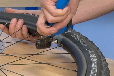 Tubeless Tire Removal and Installation | Park Tool