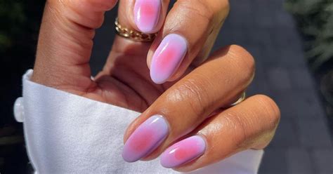 15 Summer Ombre Nails to Show Off This Season | The Everygirl