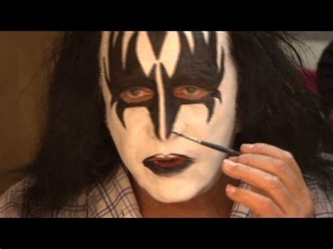 Gene Simmons Putting On Makeup | Saubhaya Makeup