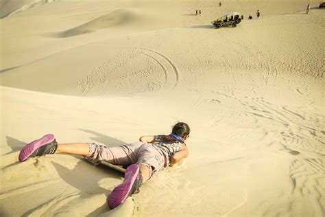 Sandboarding in Huacachina - GQ trippin