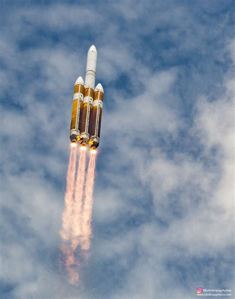 Delta IV Heavy rocket inflight | Rebrn.com