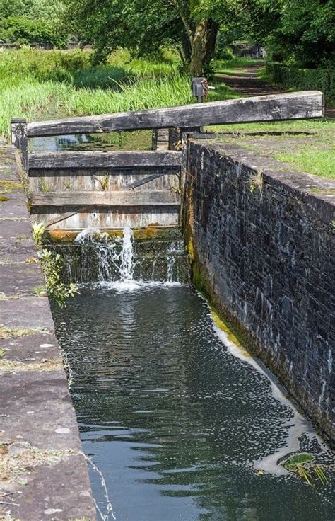 Vale of Neath Canal Resolven - Canvas Print