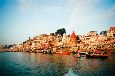 File:Ganges River bank in Varanasi.jpg - Wikimedia Commons