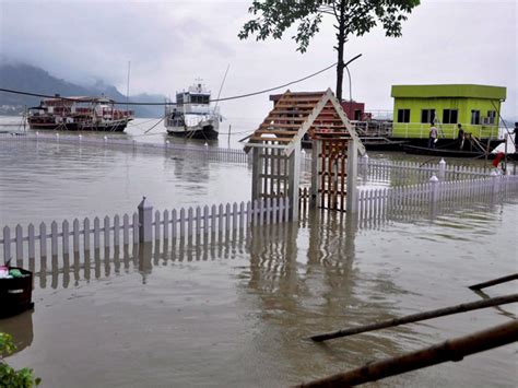 Flooded river Brahmaputra - How floods wreak havoc in Bihar, Assam & Agartala | The Economic Times