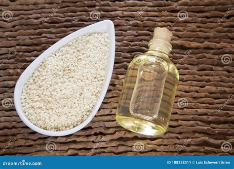 Sesame Oil - Sesamum Indicum Stock Image - Image of seeds, sesamum ...