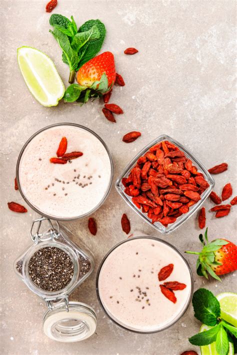 5 of the Best Superfood Smoothies Recipes to Detox - The Smoothie Bird