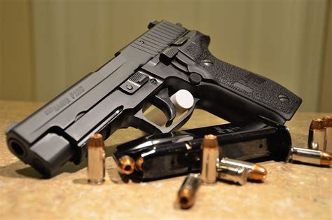 SIG Sauer P226 - Wikipedia