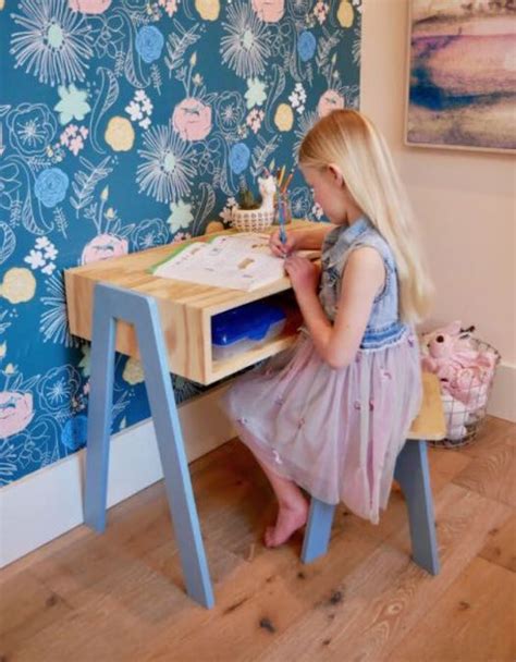 Kid Size Desk – Free Woodworking Plan.com