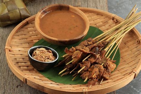 Premium Photo | Sate padang or satay padang spicy beef satay from ...