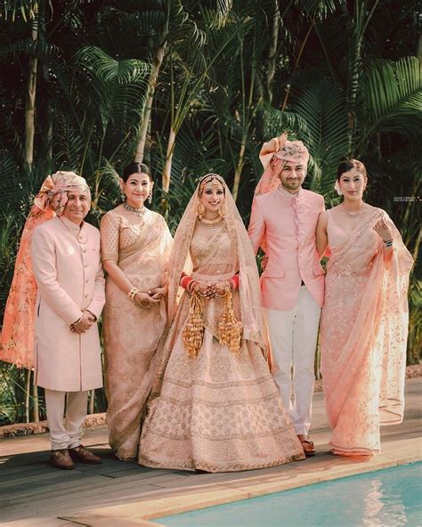 Indian Wedding Family Photos And Poses That You Must Bookmark - K4 Fashion