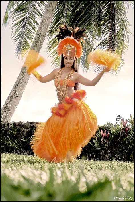 Vahine | Polynesian dance, Tahitian dance, Hawaiian woman