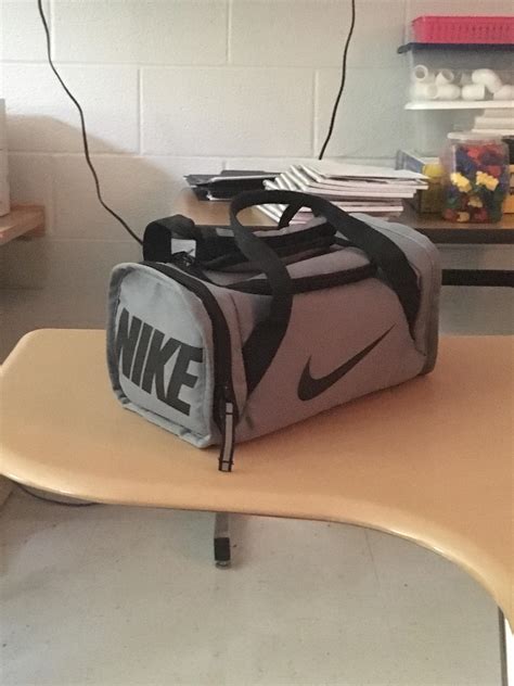 This Nike Lunchbox looks like a mini duffle-bag : r/mildlyinteresting