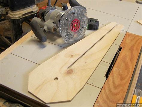 How To Make A Circle Cutting Jig For The Router - IBUILDIT.CA