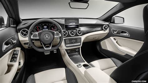 2018 Mercedes-Benz GLA 250 4MATIC AMG Line - Interior, Cockpit | Caricos