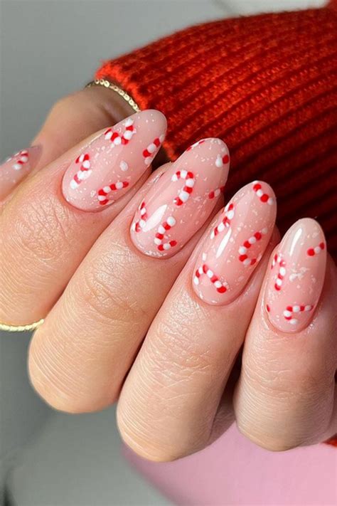 25 Candy Cane Nails for a Christmas Manicure - The Beauty Pursuit